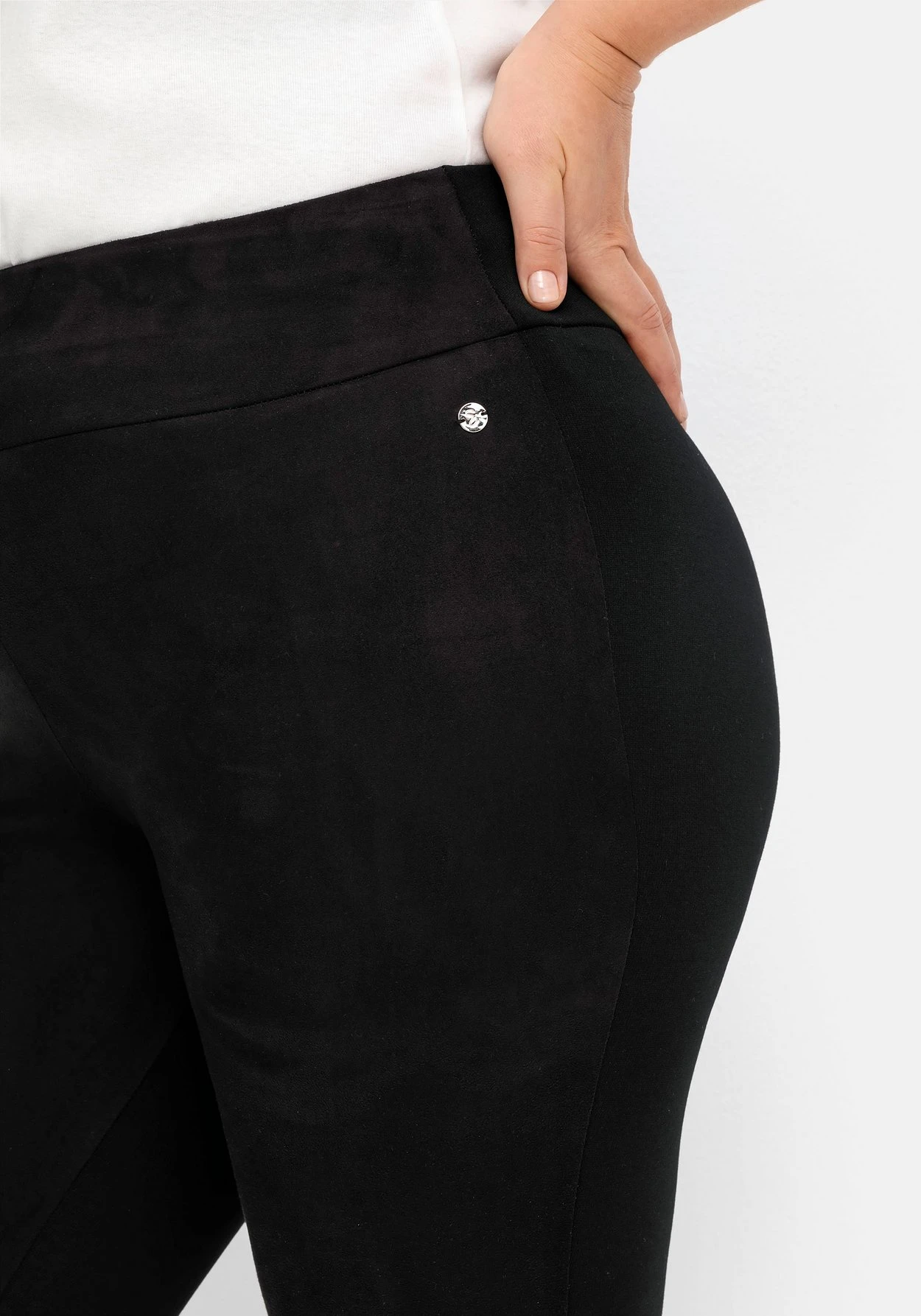 Sheego Leggings In Velourslederoptik Vorn 7 Sheego Leggings In Velourslederoptik Vorn – Bild 7