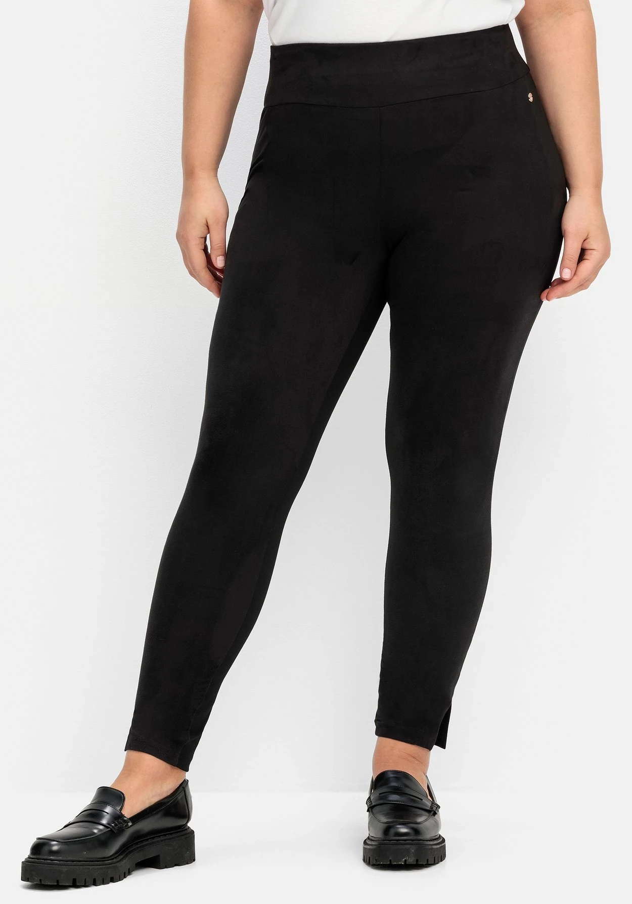 Sheego Leggings In Velourslederoptik Vorn 6 Sheego Leggings In Velourslederoptik Vorn – Bild 6