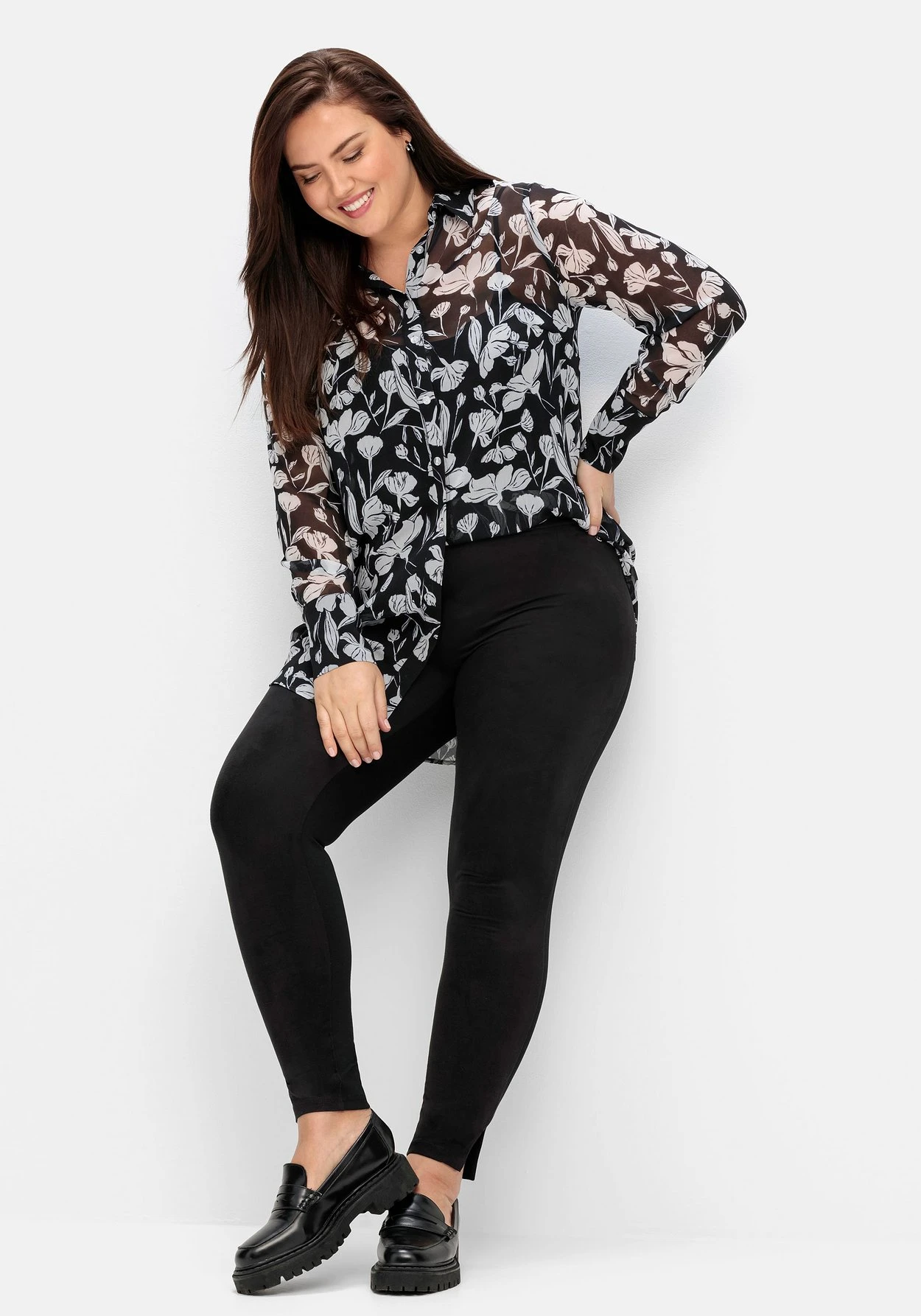 Sheego Leggings In Velourslederoptik Vorn 1 Sheego Leggings In Velourslederoptik Vorn