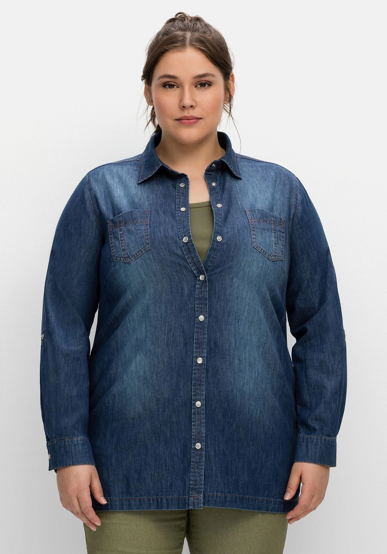 Sheego Jeansbluse Mit Krempelbaren Ärmeln 4 Sheego Jeansbluse Mit Krempelbaren Ärmeln – Bild 4