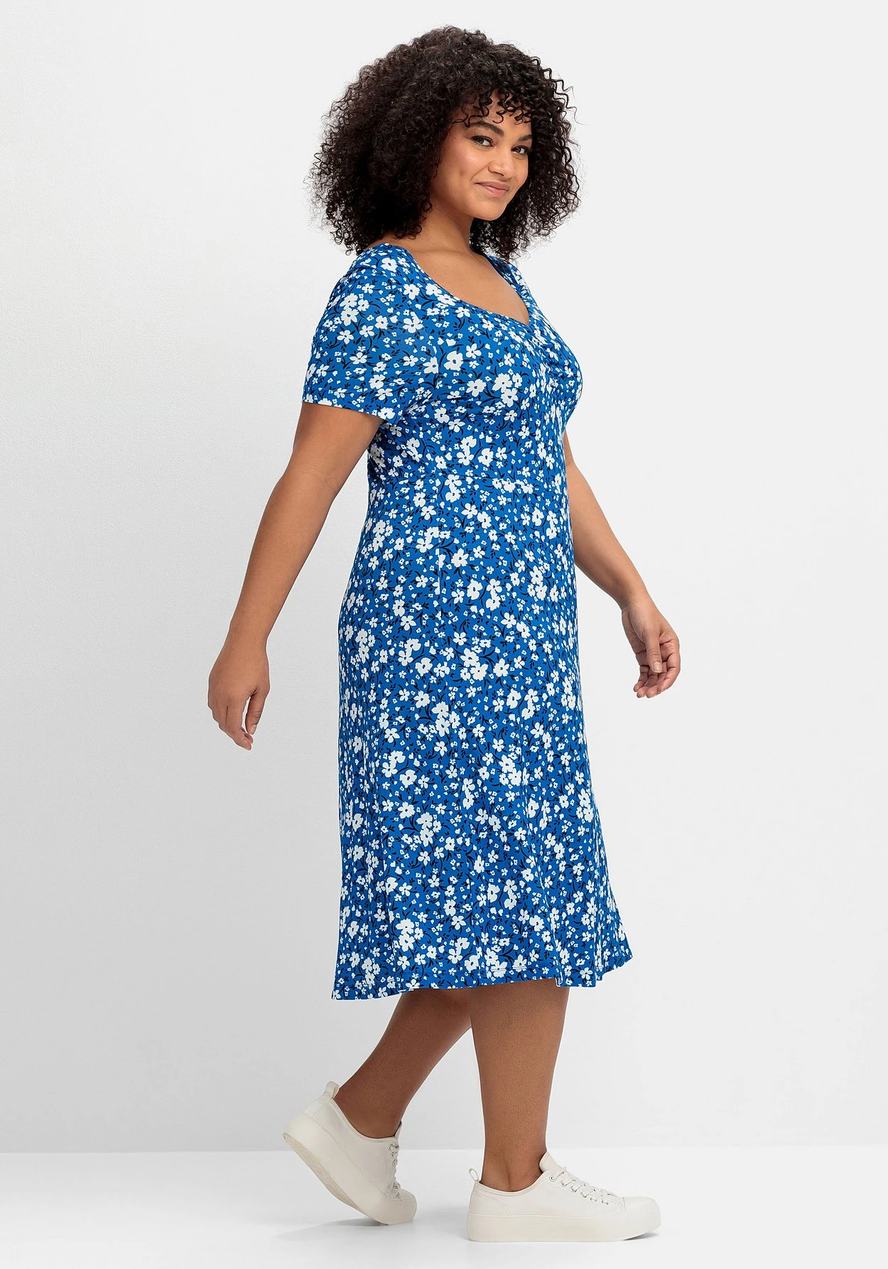 Jerseykleid Mit Blumendruck Und Herzausschnitt 2 Jerseykleid Mit Blumendruck Und Herzausschnitt – Bild 2