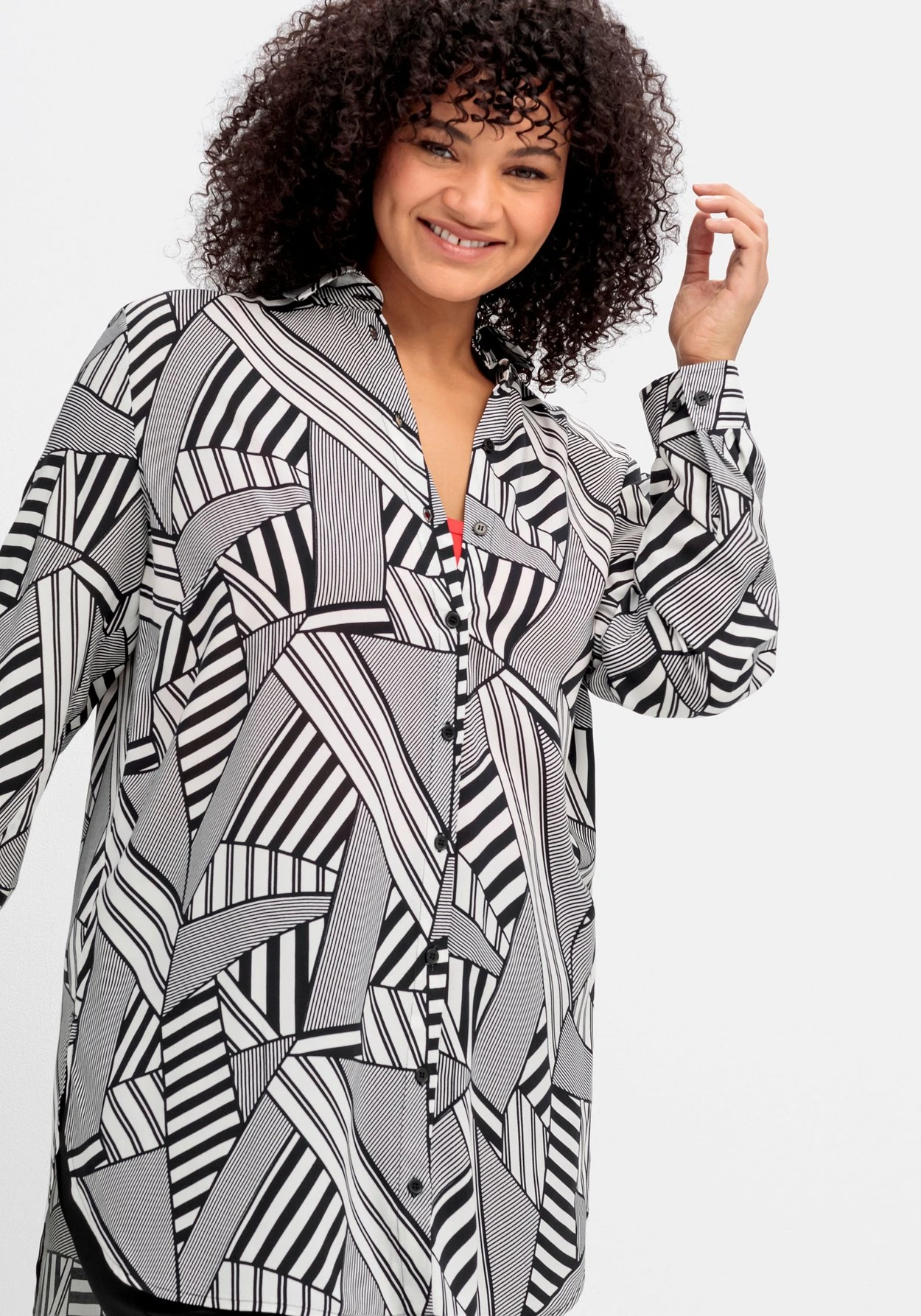 Sheego Lange Hemdbluse Mit Grafischem Muster 6 Sheego Lange Hemdbluse Mit Grafischem Muster – Bild 6