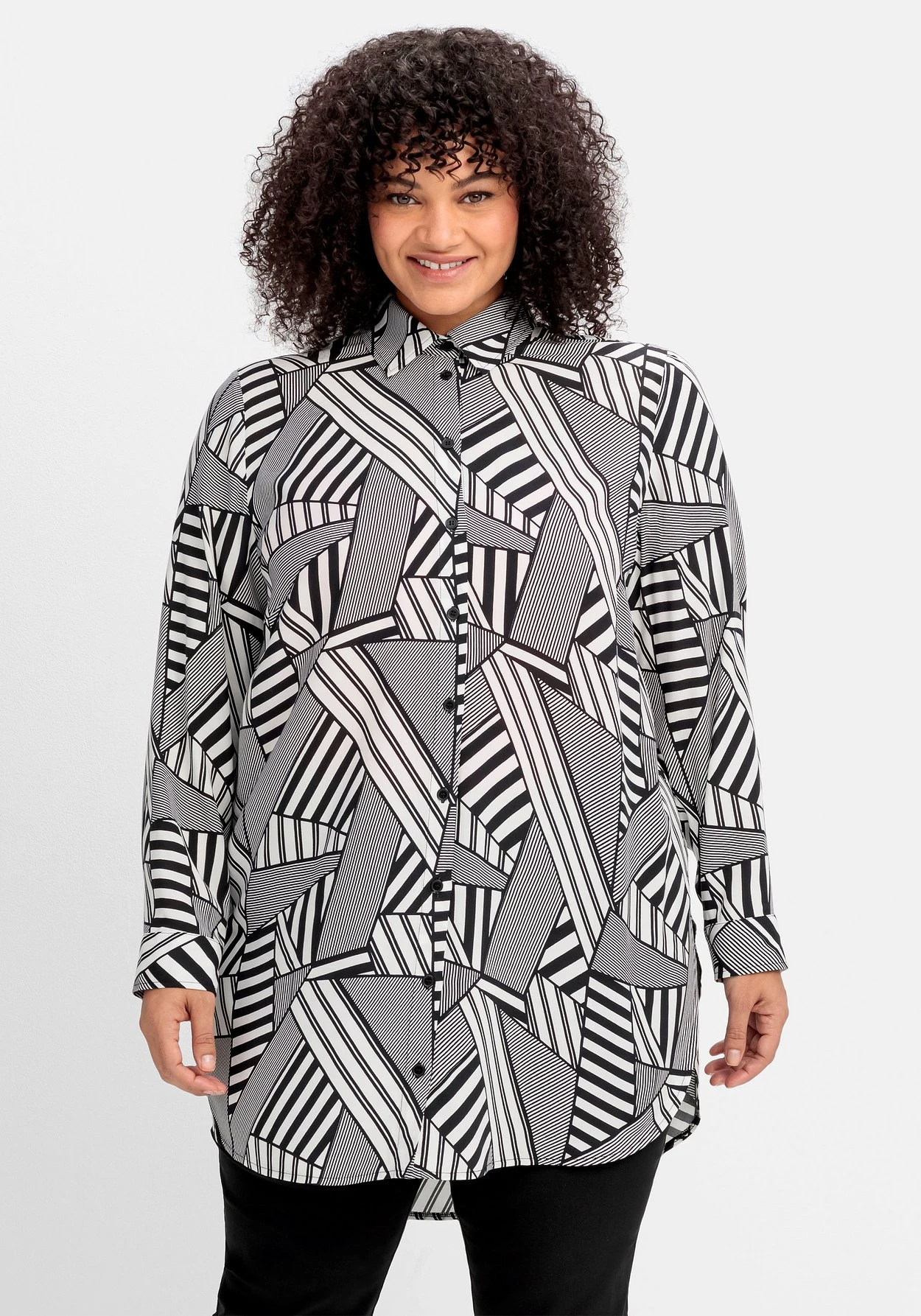 Sheego Lange Hemdbluse Mit Grafischem Muster 4 Sheego Lange Hemdbluse Mit Grafischem Muster – Bild 4