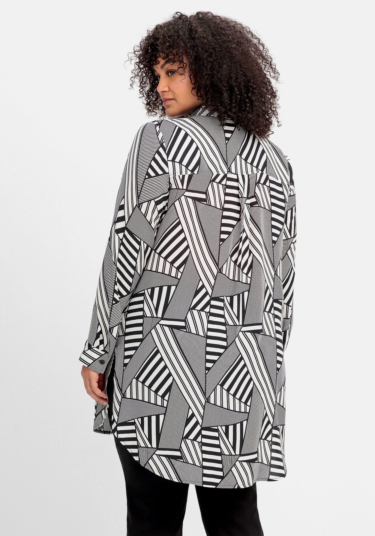 Sheego Lange Hemdbluse Mit Grafischem Muster 2 Sheego Lange Hemdbluse Mit Grafischem Muster – Bild 2