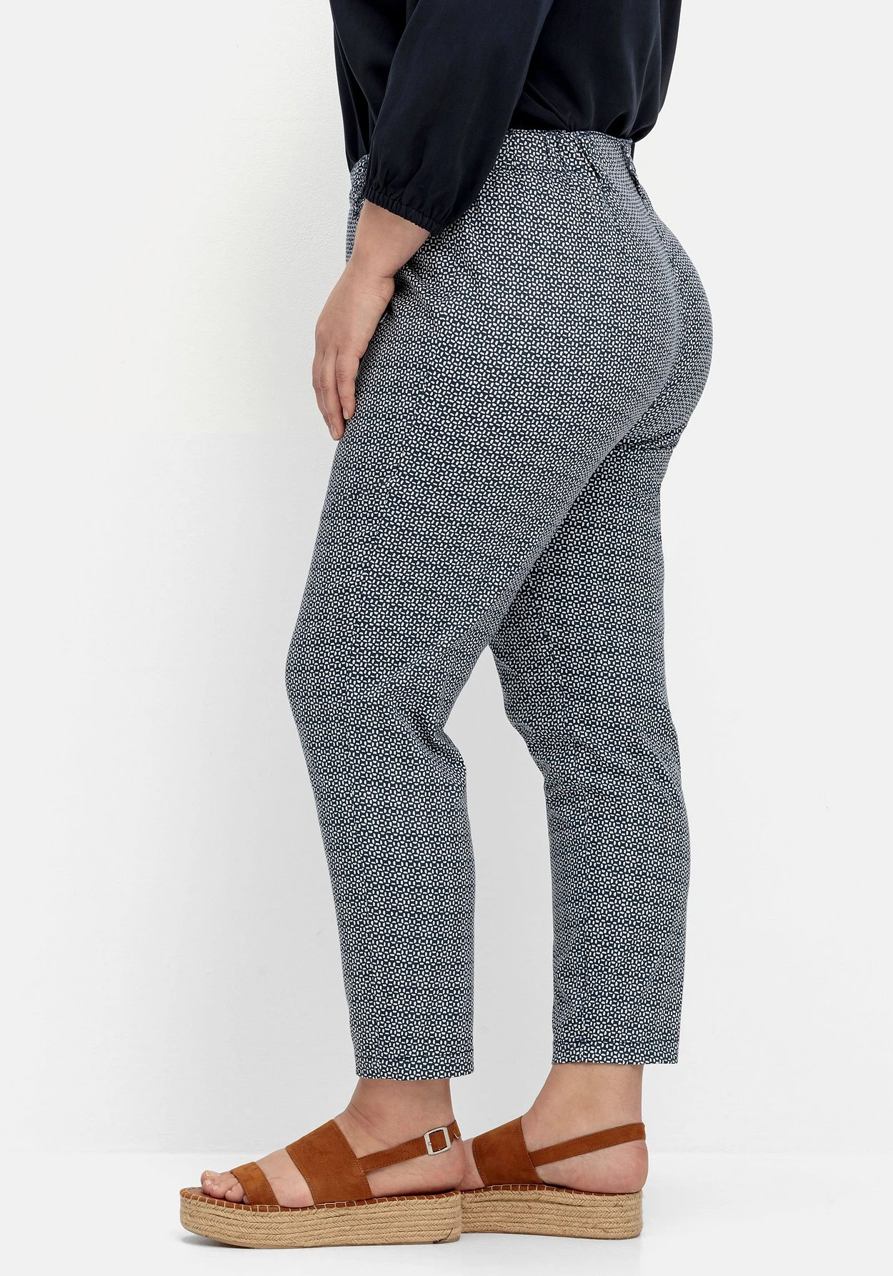 Sheego Schmale Hose Mit Minimalprint Und Gummibund 2 Sheego Schmale Hose Mit Minimalprint Und Gummibund – Bild 2