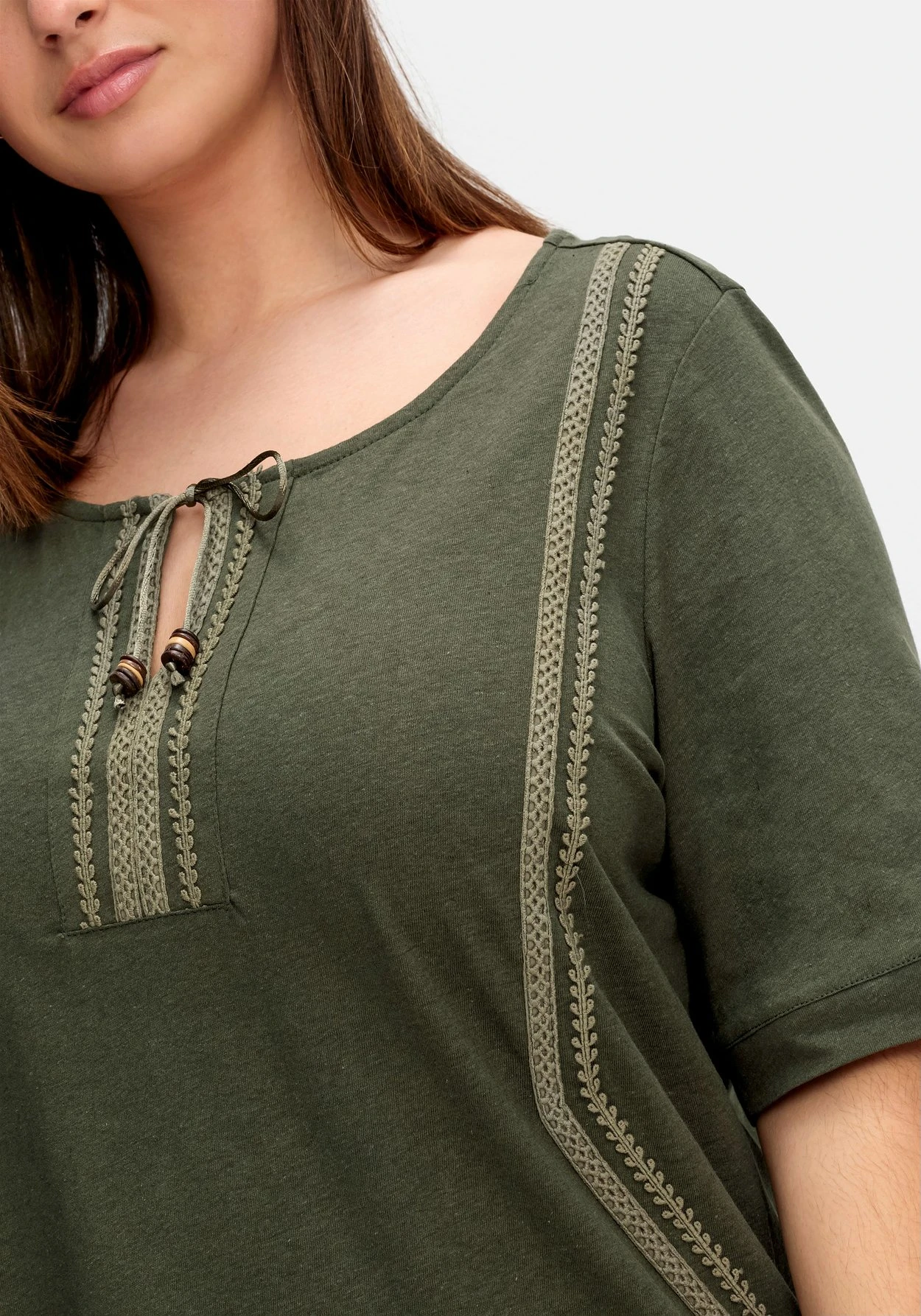 Sheego Shirt Mit Spitzenbesatz, Im Leinen-Mix 5 Sheego Shirt Mit Spitzenbesatz, Im Leinen-Mix – Bild 5