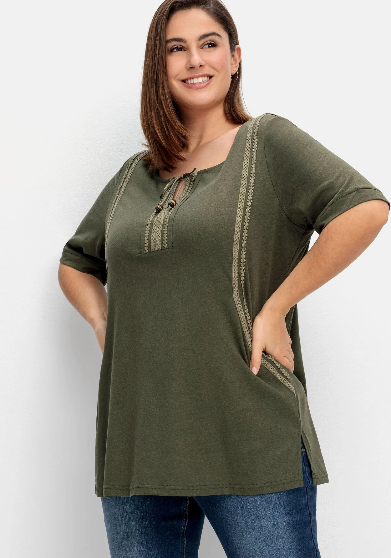 Sheego Shirt Mit Spitzenbesatz, Im Leinen-Mix 1 Sheego Shirt Mit Spitzenbesatz, Im Leinen-Mix