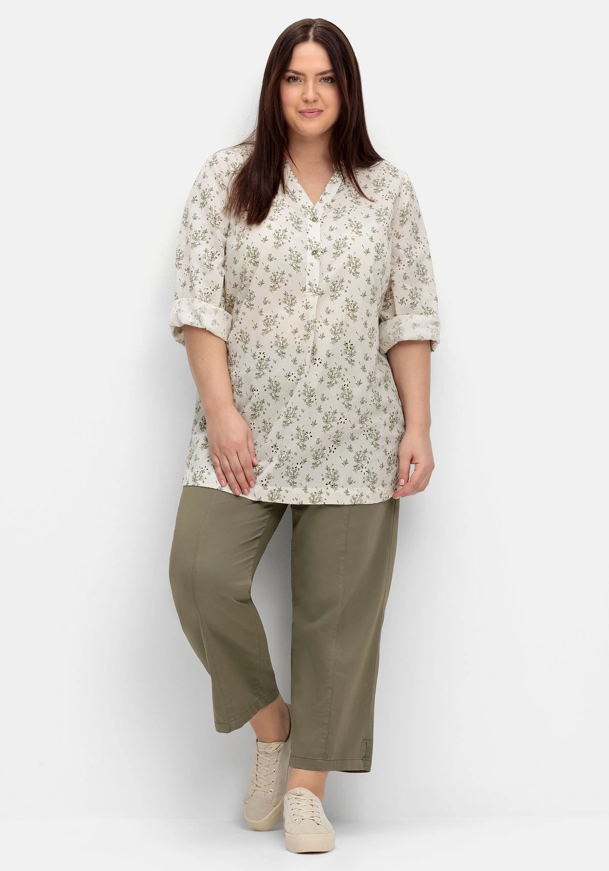 Sheego Tunika Mit Alloverprint Und Lochstickereien 1 Sheego Tunika Mit Alloverprint Und Lochstickereien