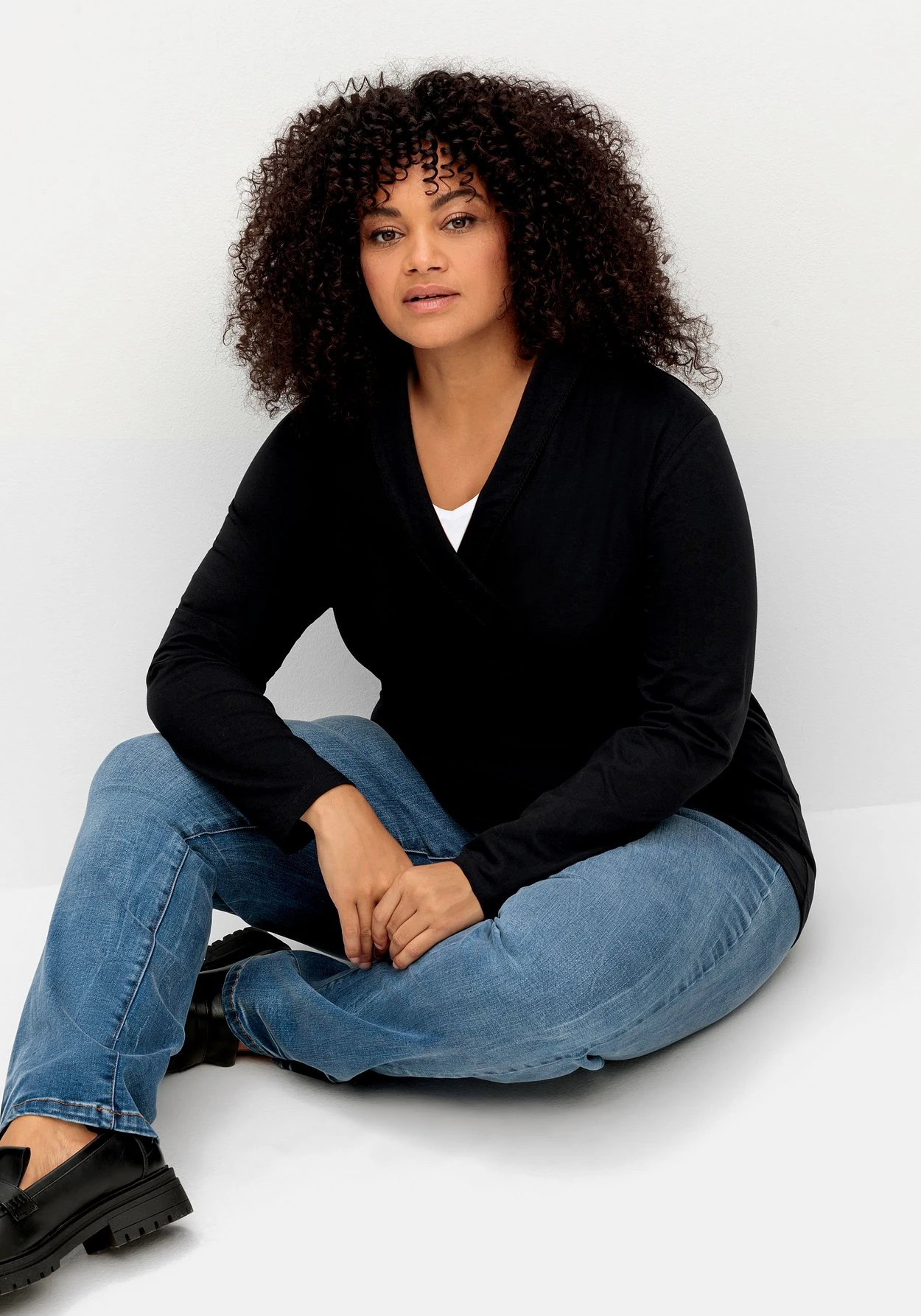 Langarmshirt Mit Tiefem Reverskragen 6 Langarmshirt Mit Tiefem Reverskragen – Bild 6