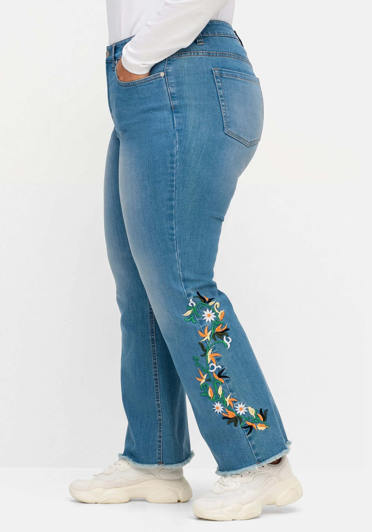 Bootcut-Jeans Mit Blumenstickerei Und Fransensaum 2 Bootcut-Jeans Mit Blumenstickerei Und Fransensaum – Bild 2