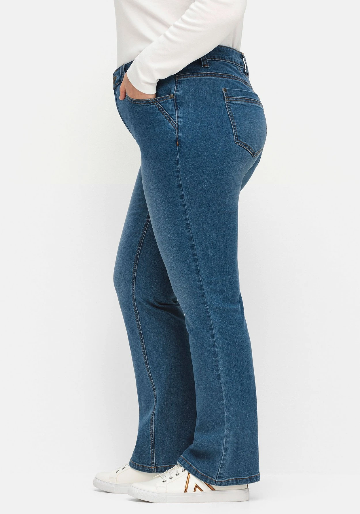 Sheego Bootcut-Jeans In Curvy-Schnitt SUSANNE 2 Sheego Bootcut-Jeans In Curvy-Schnitt SUSANNE – Bild 2