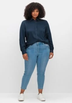 Sheego Twillbluse Mit Wordingprint Am Ärmelsaum 8 Sheego Twillbluse Mit Wordingprint Am Ärmelsaum -Shego Kleidung Geschaft 15012700035 04WOH 02 SH