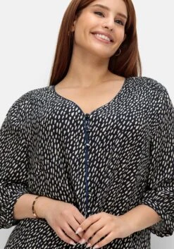 Sheego Bluse In Petite-Passform, Mit Alloverdruck -Shego Kleidung Geschaft 15021302119 04UK5 02 SH