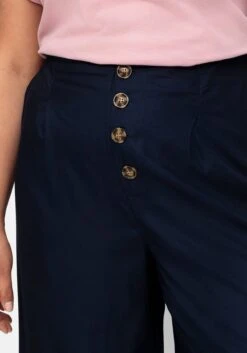 Sheego Culotte In 7/8-Länge Mit Deko-Knöpfen -Shego Kleidung Geschaft 15075400018 04VDM 01 SH